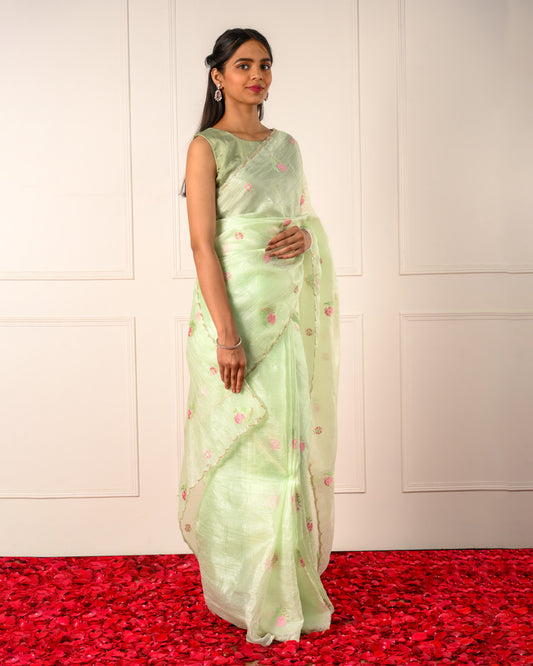 Baag-e-Noor – Green Saree with Deer & Floral Motifs and Handcrafted Kardana Scallop Border